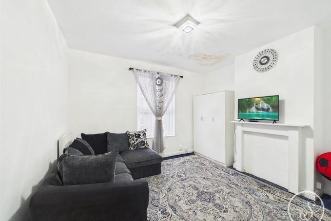 4 bed property, in Belvedere Avenue, £150,000