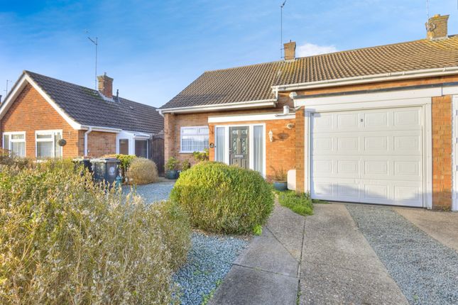 2 bed property, in Barker Close, £260,000