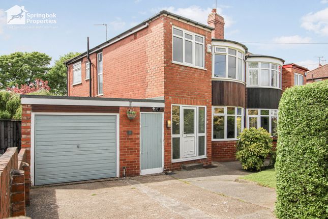 3 bed property, in Kingswood Crescent, £340,000