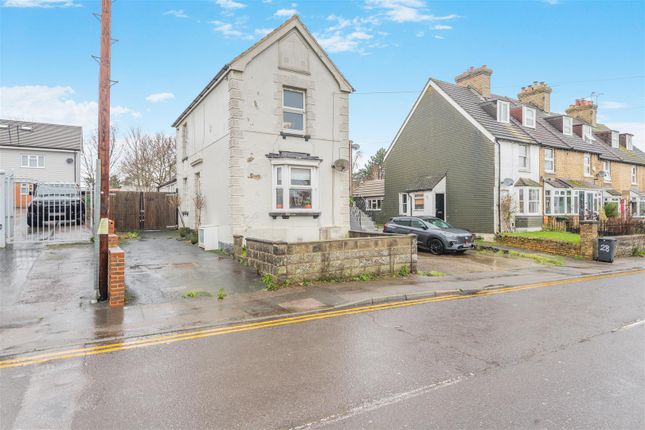 3 bed property, in New Road, £375,000