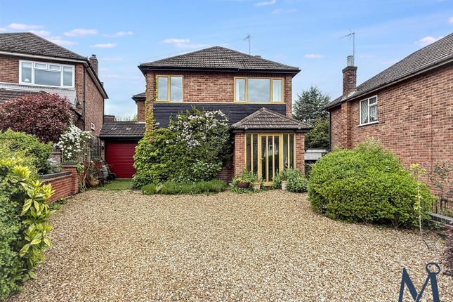 5 bed property, in Parsonwood Hill, £550,000