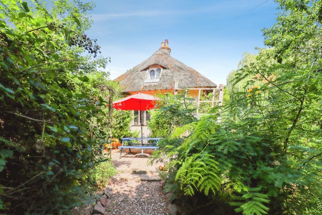 2 bed property, in Roudham Road, £350,000