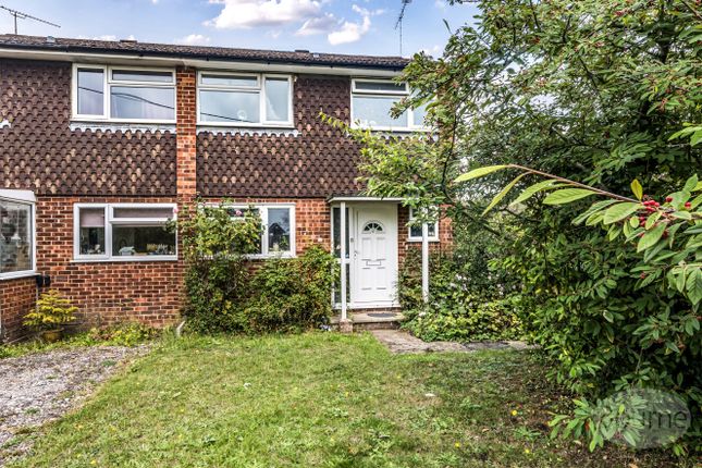 3 bed property, in Lower Weybourne Lane, £375,000