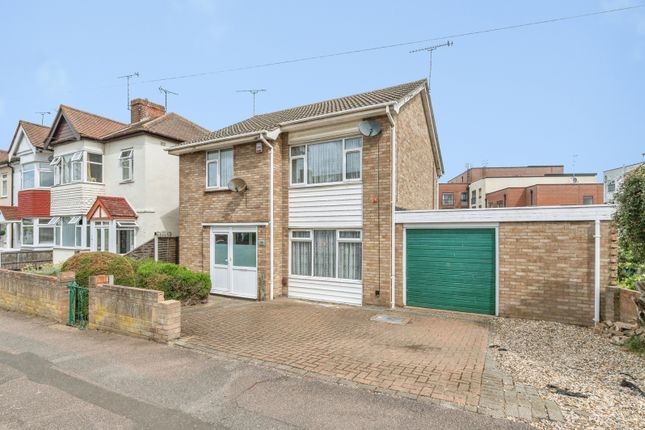 3 bed property, in Redstock Road, £375,000