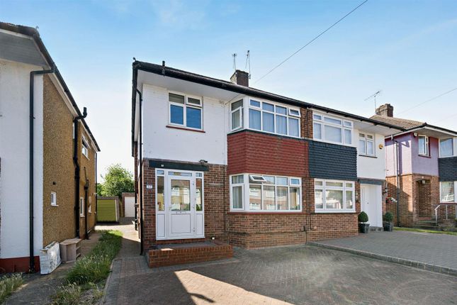 4 bed property, in Elmscroft Gardens, £640,000