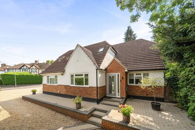 6 bed property, in Brookdene Avenue, £900,000