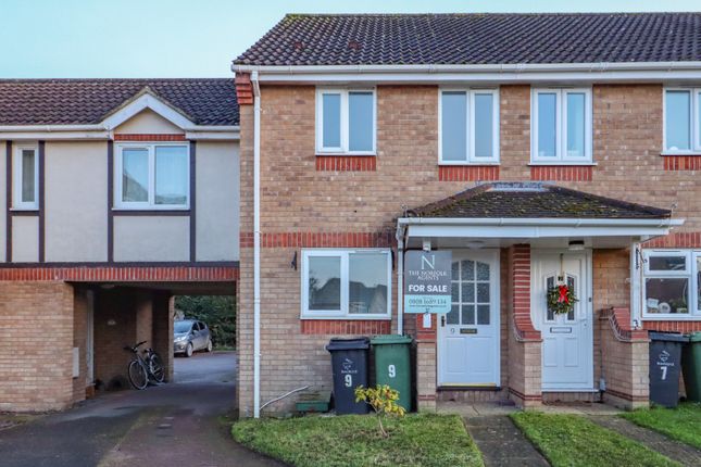 2 bed property, in Foxglove Road, £220,000