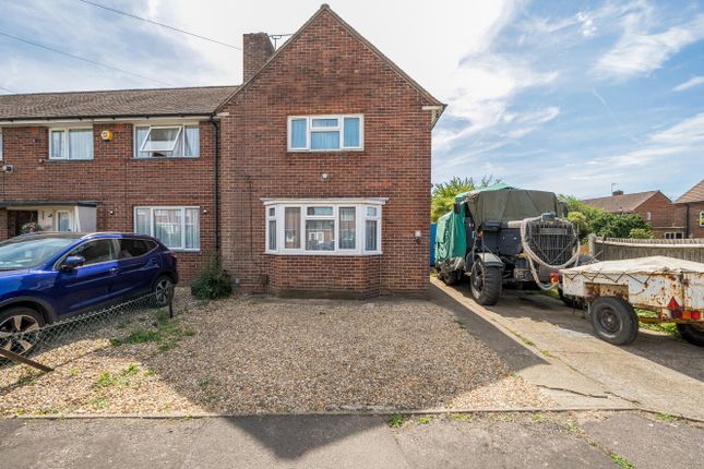 2 bed property, in Medstead Road, £275,000