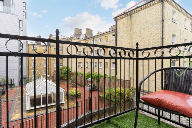 2 bed property, in Guinea Court, £500,000