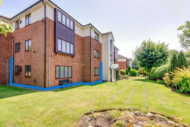 2 bed property, in Dean Court, £120,000