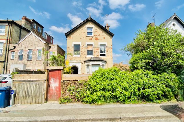 5 bed property, in Leicester Road, £800,000