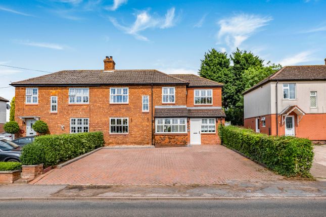 4 bed property, in The Silver Birches, £525,000