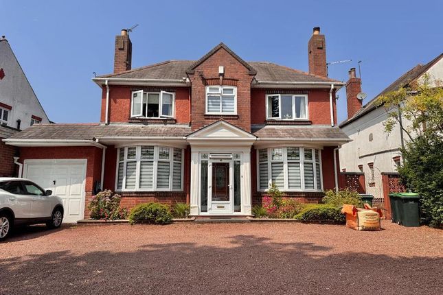 3 bed property, in Hollyhedge Road, £450,000