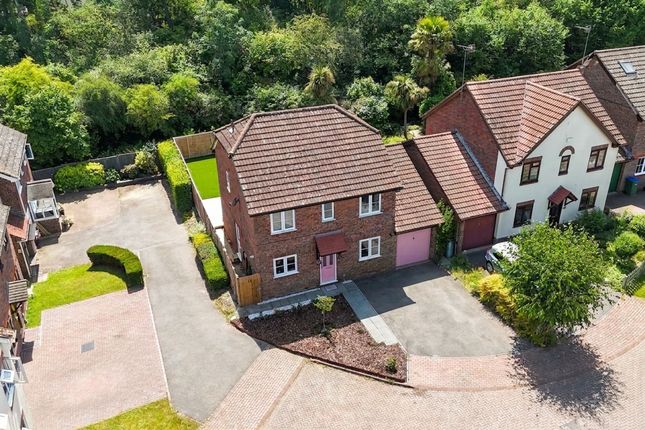 4 bed property, in Brabant Close, £500,000