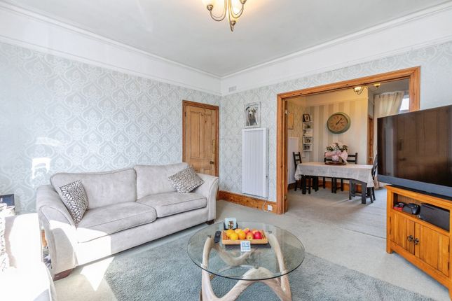 3 bed property, in Kingswood Road, £325,000