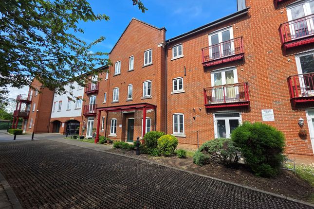 2 bed property, in Coxhill Way, £200,000