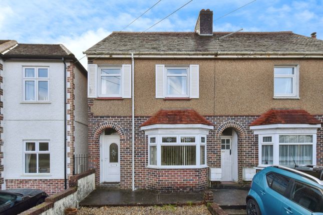 3 bed property, in Pontamman Road, £175,000
