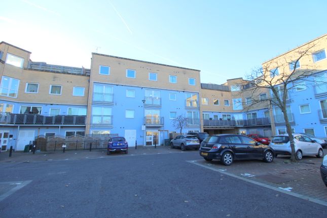 1 bed property, in Wooldridge Close, £140,000