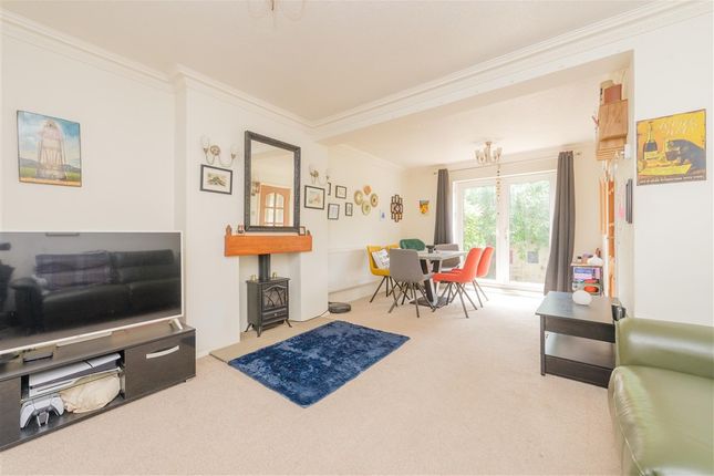 3 bed property, in Sycamore Road, £300,000