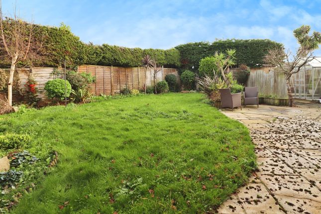 3 bed property, in Cosmeston Drive, £400,000