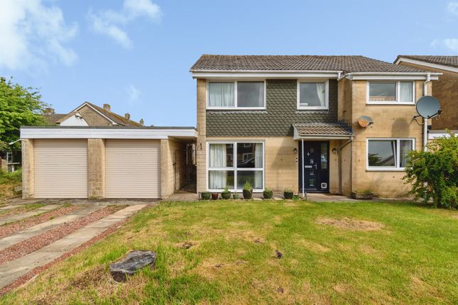 4 bed property, in Grocyn Close, £600,000