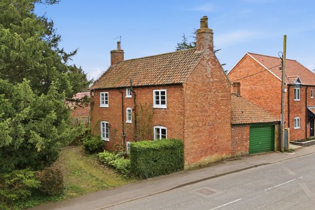 3 bed property, in Manor Road, £325,000