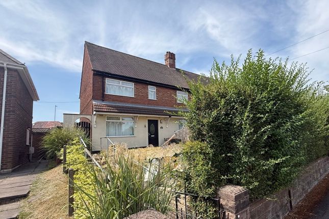 3 bed property, in Ettingshall Road, £170,000