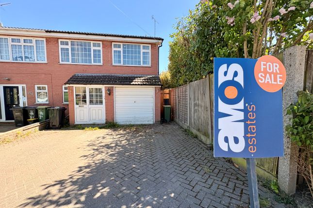 4 bed property, in Woodside Chase, £365,000