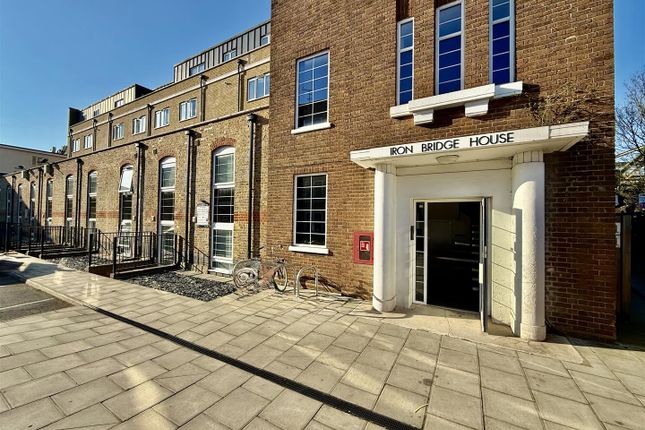 1 bed property, in Windmill Place, £249,950