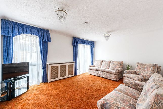 3 bed property, in Hanford Close, £625,000
