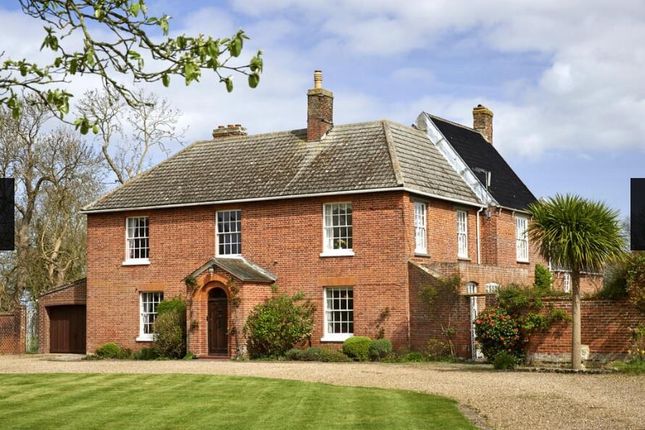5 bed property, in Market Road, £800,000