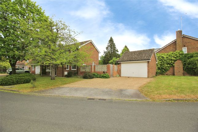 5 bed property, in Greenacres Avenue, £750,000
