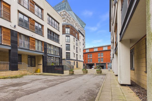 2 bed property, in Upper Marshall Street, £130,000