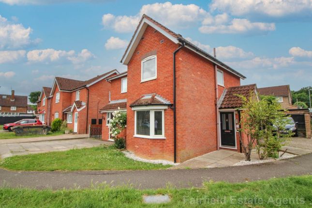 2 bed property, in Burnley Close, £425,000