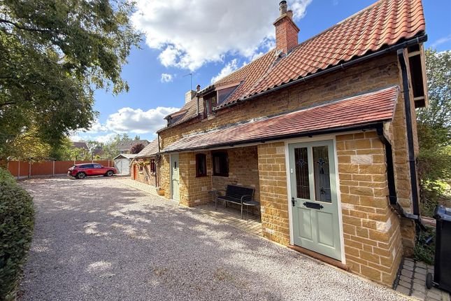3 bed property, in Village Street, £410,000