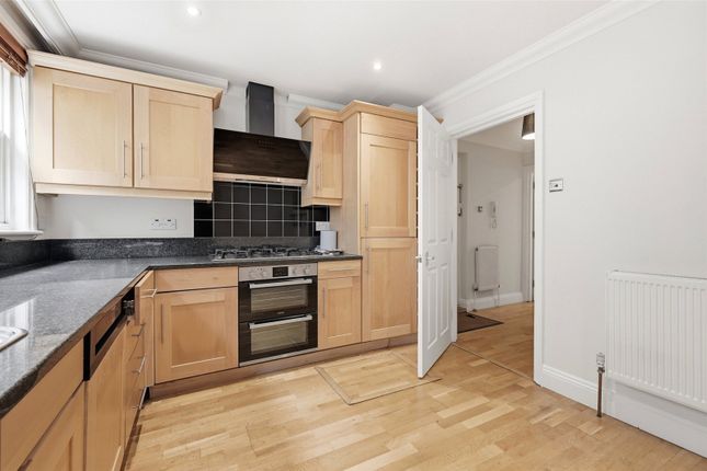 4 bed property, in Aliwal Mews, £1,000,000