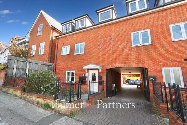 1 bed property, in Alan Road, £60,000