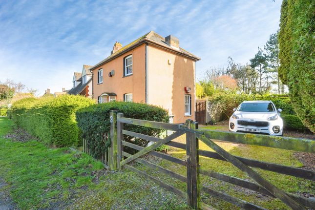 2 bed property, in Warden Road, £325,000