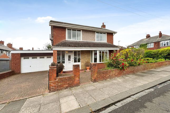 3 bed property, in Cypress Gardens, £275,000