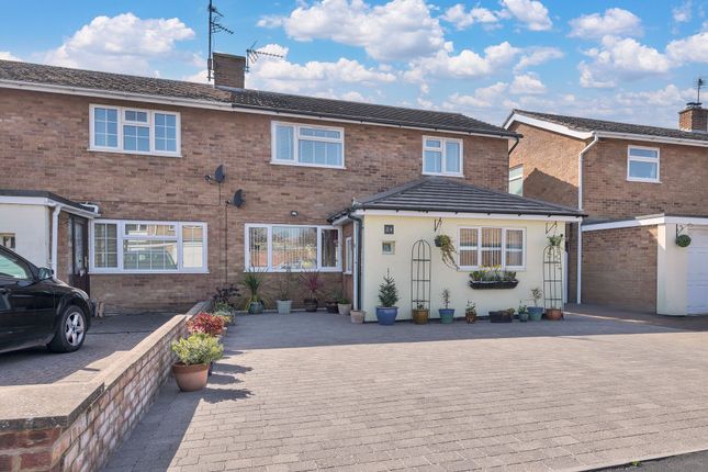 4 bed property, in Honey Way, £525,000