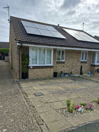 2 bed property, in Honeycrag Close, £245,000