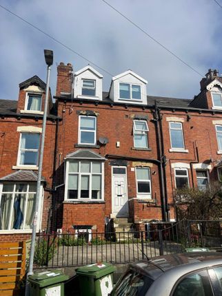 5 bed property, in 14 Royal Park Mount, £300,000