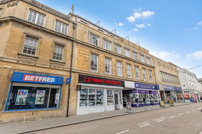1 bed property, in High Street, £70,000