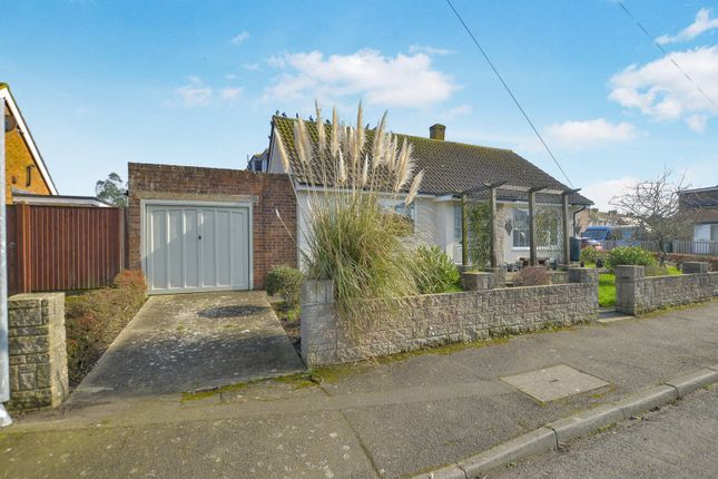 2 bed property, in Firs Close, £300,000