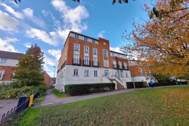 2 bed property, in Mosquito Way, £165,000