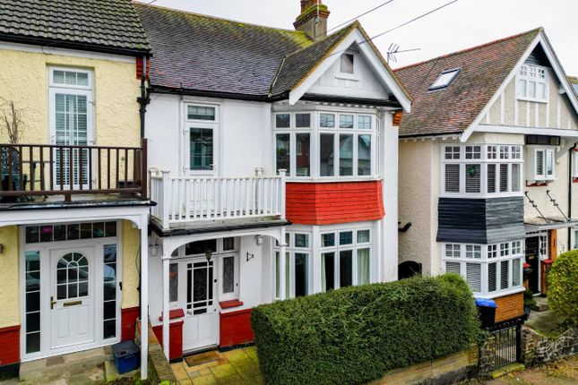 4 bed property, in Highcliff Drive, £675,000
