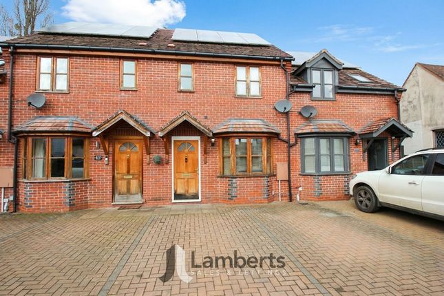 2 bed property, in High Street, £225,000