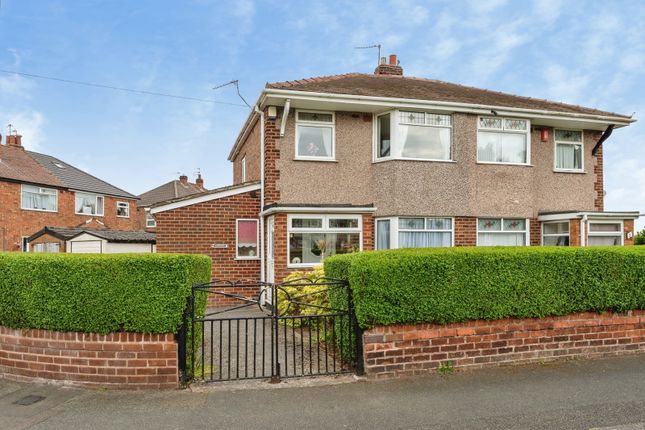 3 bed property, in Newnham Drive, £140,000