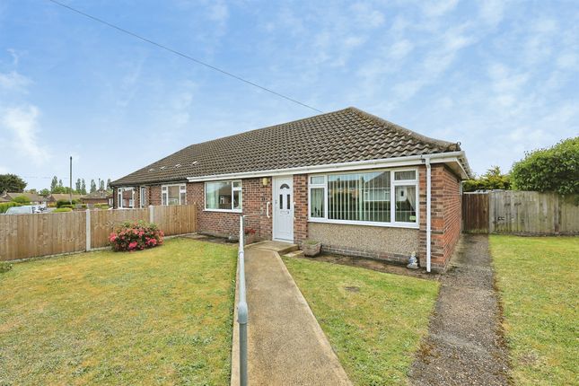 2 bed property, in The Oval, £180,000