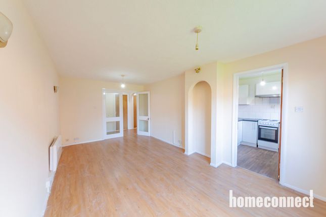 2 bed property, in Maldon Close, £315,000